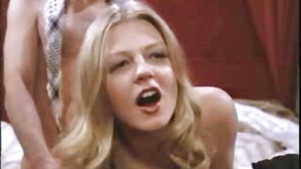 Mia Malkova menghisap dan skru semasa di dalam pesawat